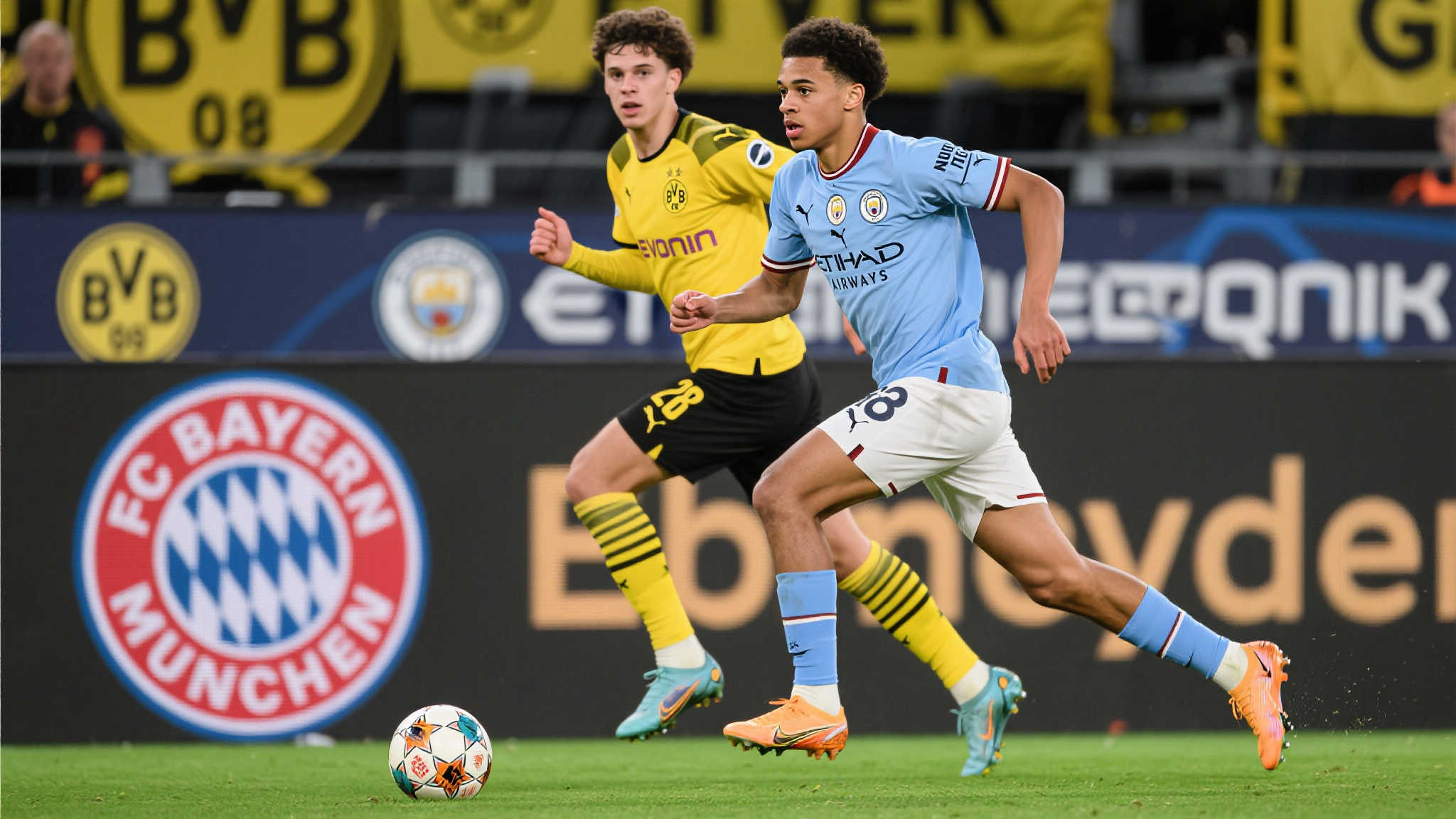 图片报:吉滕斯再度进入拜仁引援视野,已与经纪人接触 据《图片报》报道,吉滕斯并非首次出现在拜仁慕尼黑的