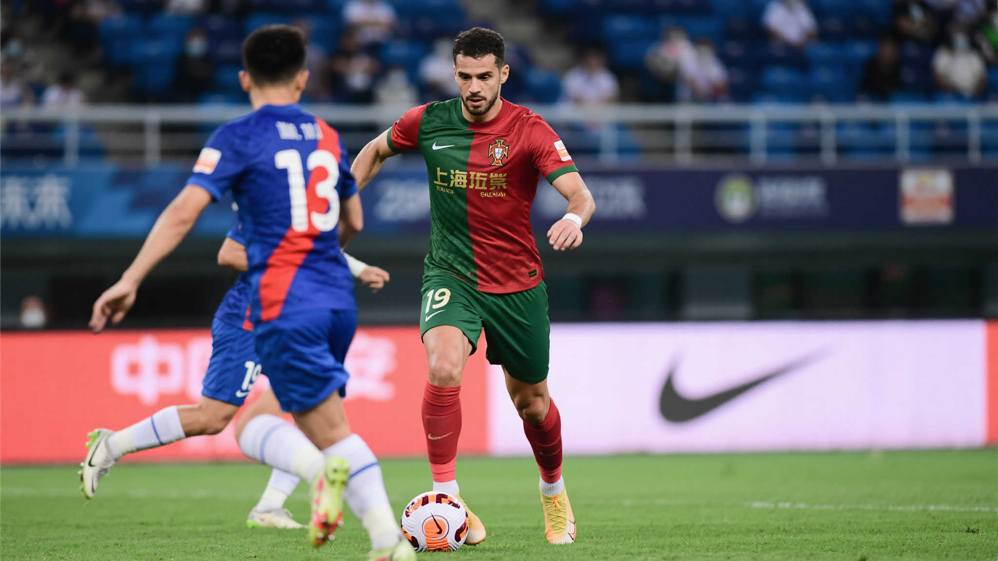 冠军之争!国安与申花葡萄牙外援或成关键先生 与此同时,上海申花也没有落后。他们同样祭出了王牌—